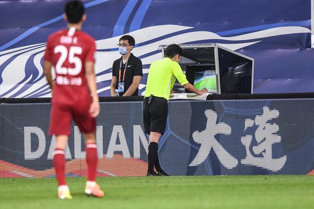 王哲林8分上海力克江苏获首胜 崔晓龙空砍24分