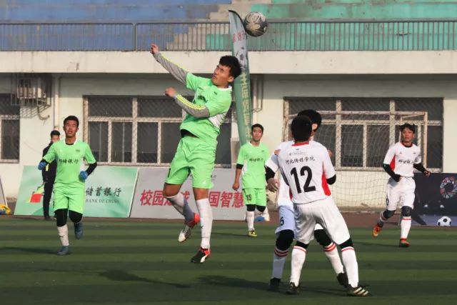 37岁韩德君和34岁李晓旭轻松通过体能测试